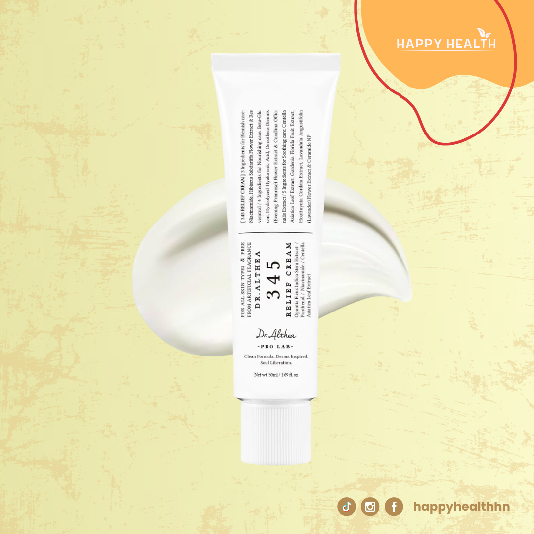 Dr. Althea 345 Relief Cream acompañada de ingredientes naturales como centella asiática y extracto de cactus, representando su fórmula calmante y vegana.